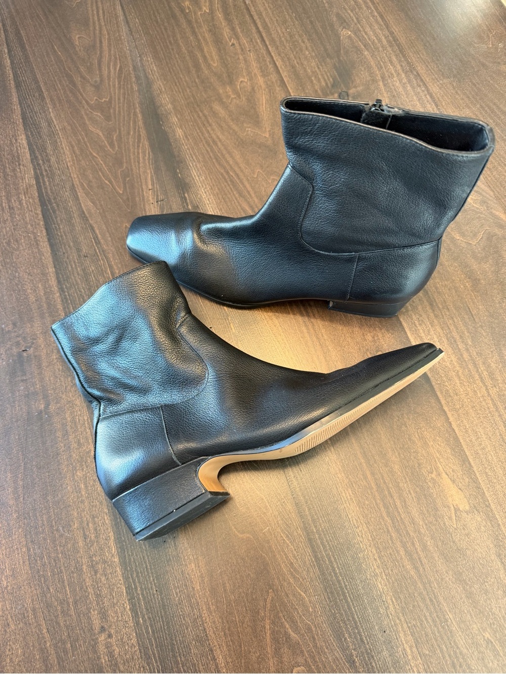 Steve Madden Black Leather Pointed Ankle Booties
